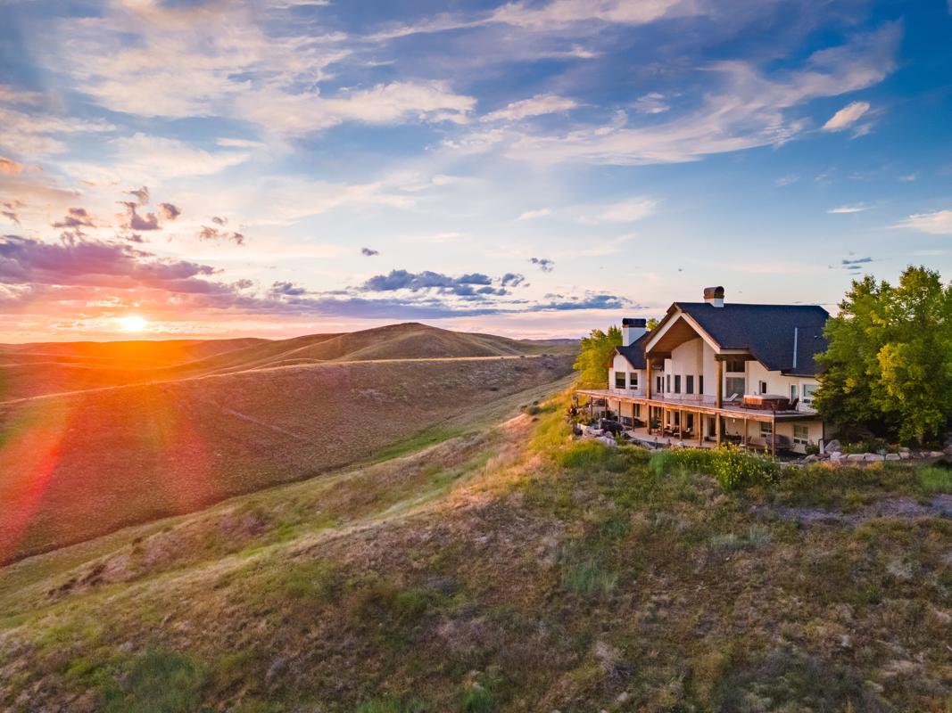 LUXURIOUS HILLTOP ESTATE