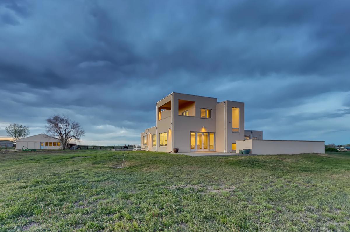 MODERN ECOFRIENDLY HOME WITH INCREDIBLE MOUNTAIN VIEWS Colorado