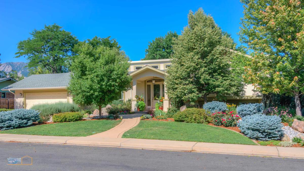 STUNNING RE-BUILD IN FRASIER MEADOWS