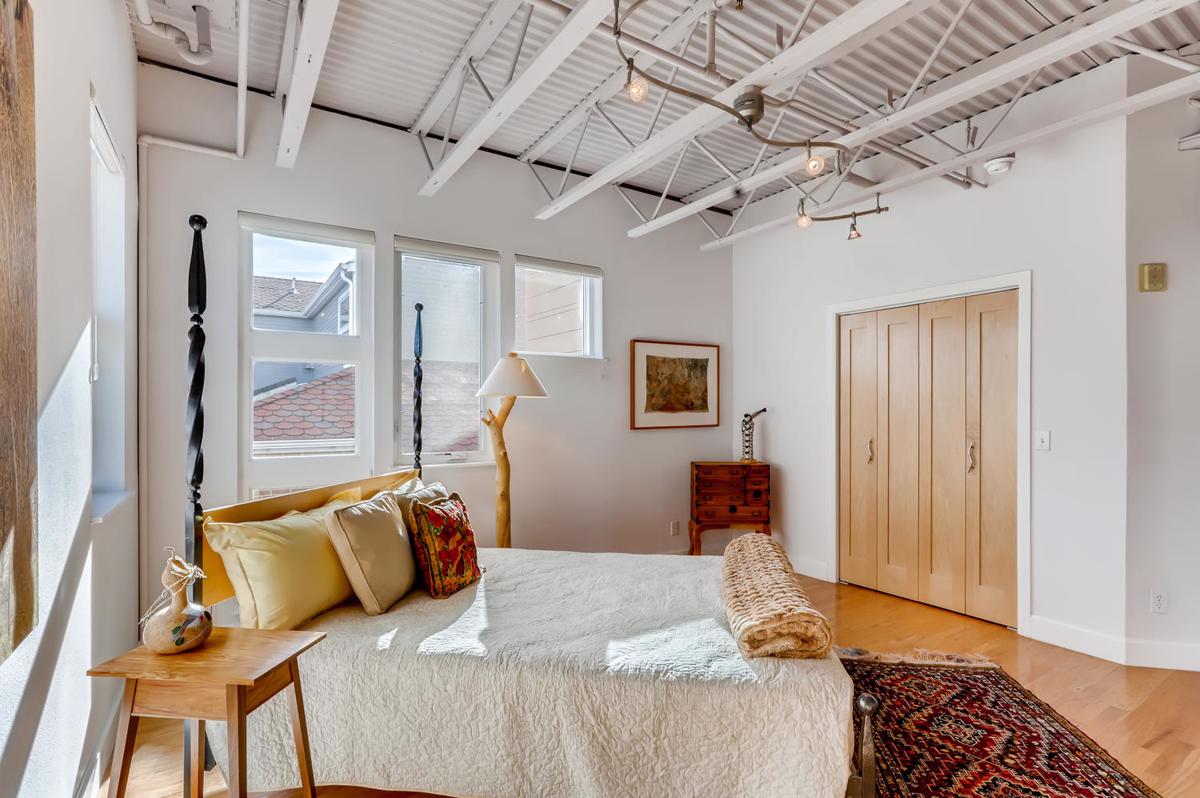 Luxury real estate 现代生活在市中心