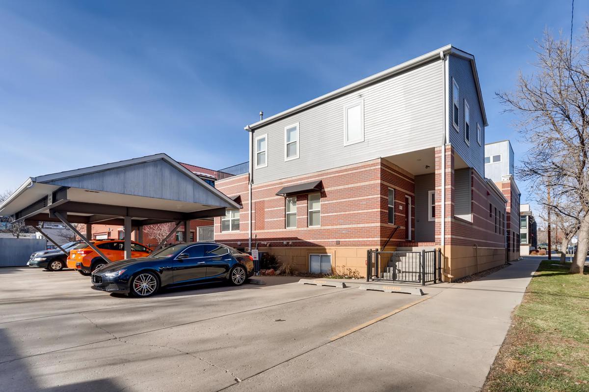 Luxury real estate 现代生活在市中心