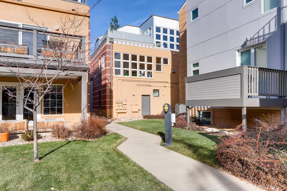 现代生活在市中心 mansions