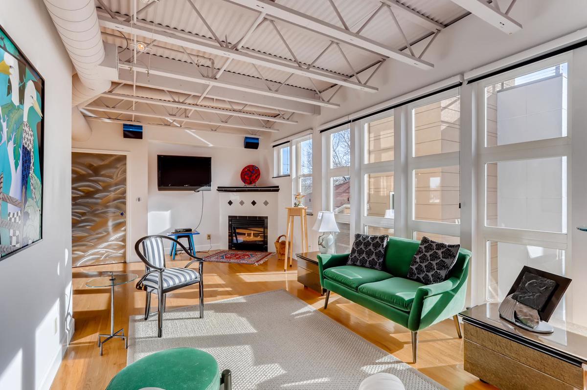 Luxury real estate 现代生活在市中心