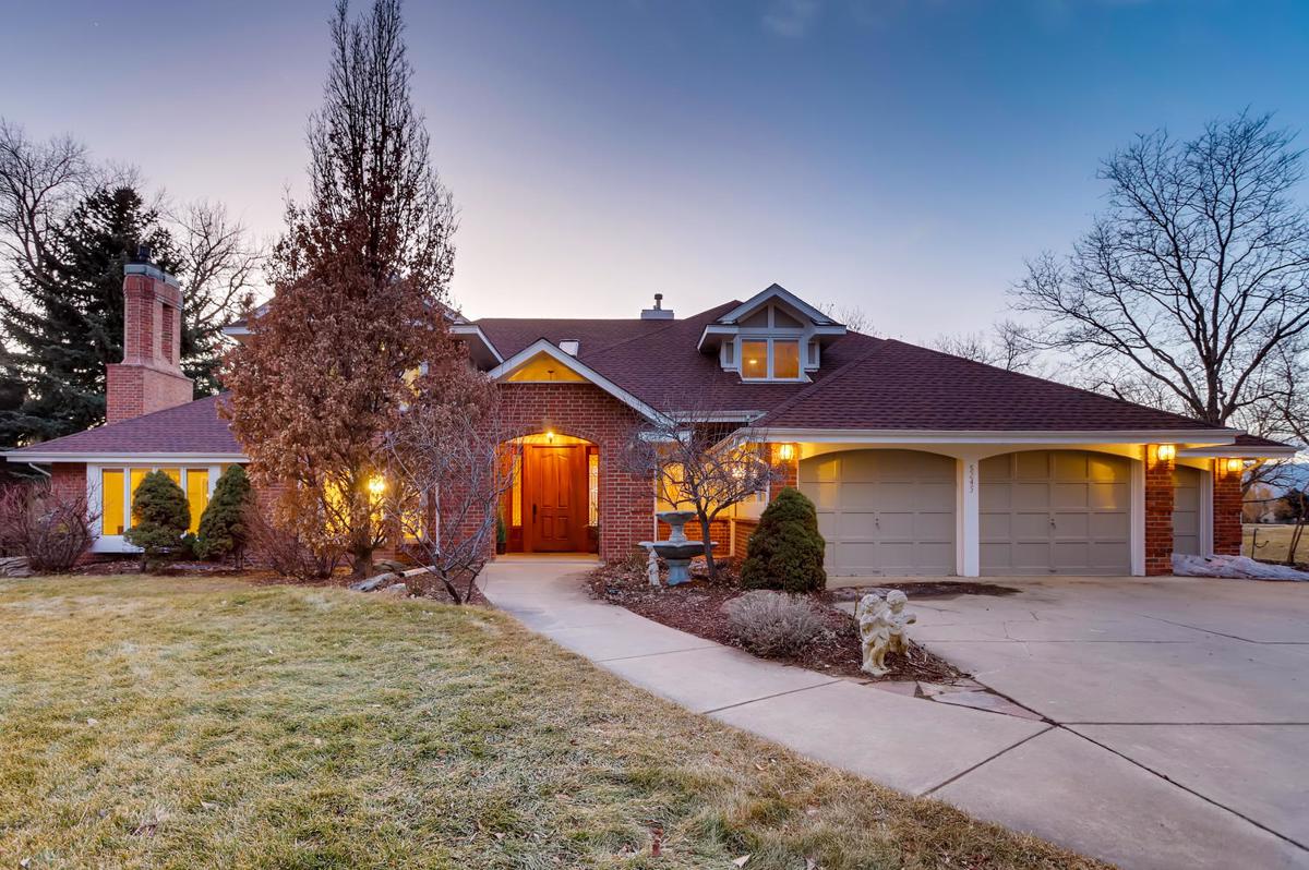 MAIN LEVEL LIVING WITH GOLF AND MOUNTAIN VIEWS Colorado Luxury Homes