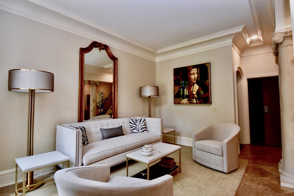 Luxury real estate 英俊独特的定制住宅