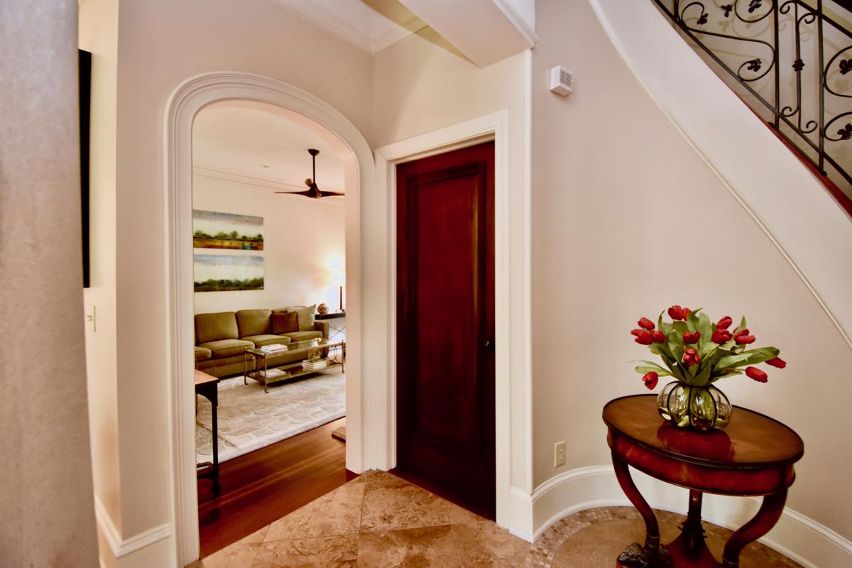 Luxury properties 英俊独特的定制住宅