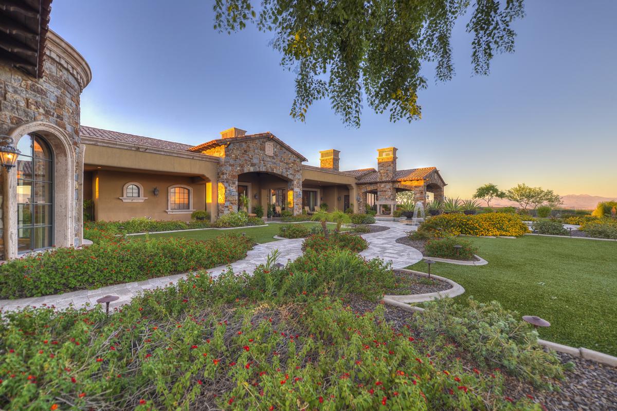 NORTH SCOTTSDALE ESTATE WITH PRIVACY AND MOUNTAIN VIEWS Arizona