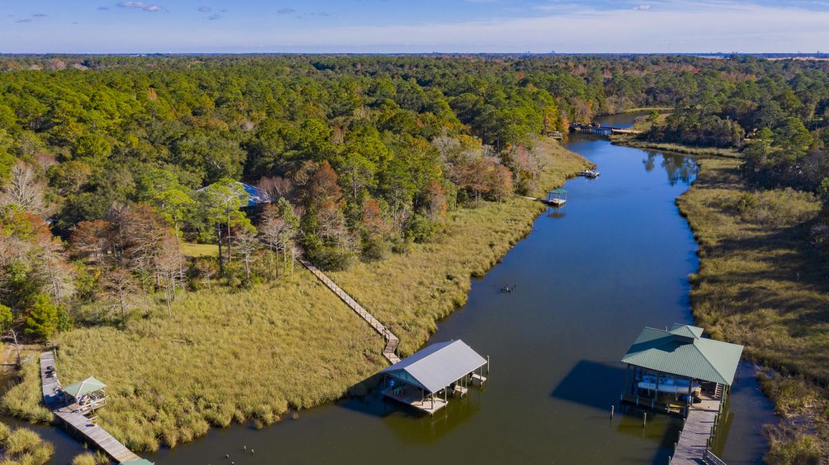 Luxury real estate 门控海滨庄园