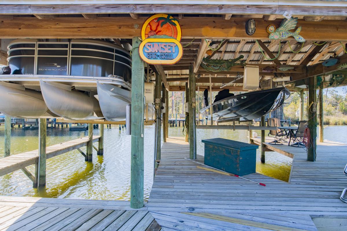 Luxury real estate 门控海滨庄园