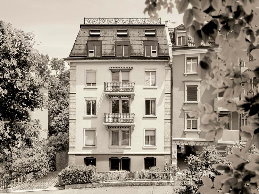 1896 - SPACIOUS TOWNHOUSE OPPORTUNITY