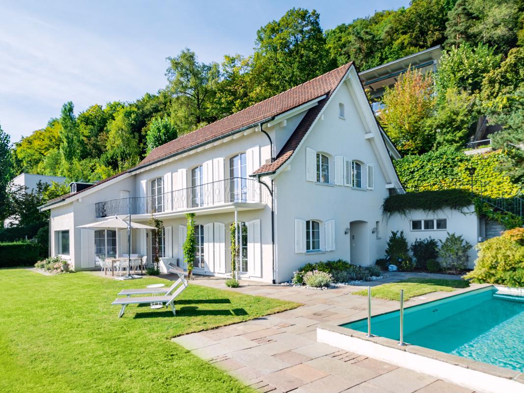 SPACIOUS HOME WITH WONDERFUL VIEWS