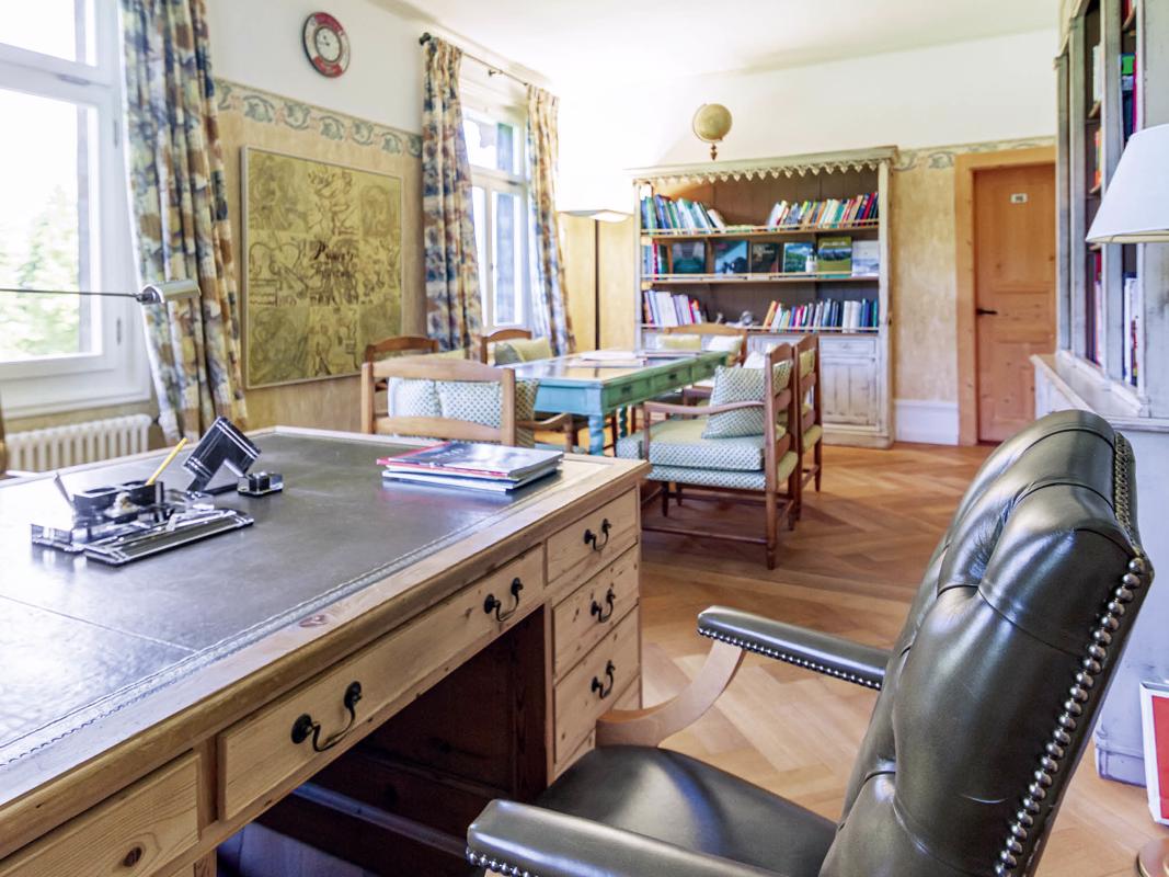 Elegant renovated villa from the Belle epoque surrounded by a large park luxury properties