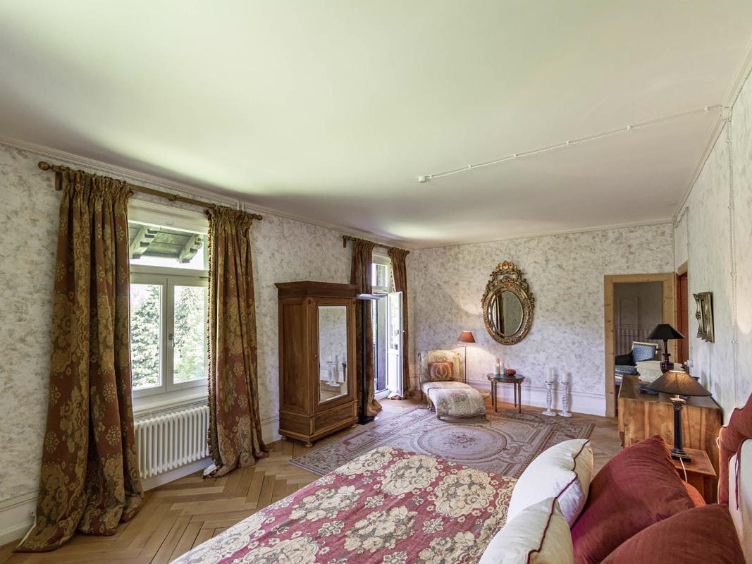 Mansions Elegant renovated villa from the Belle epoque surrounded by a large park