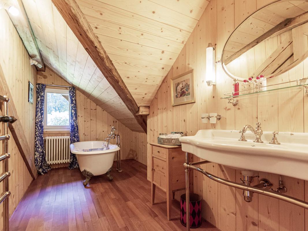 Elegant renovated villa from the Belle epoque surrounded by a large park luxury homes