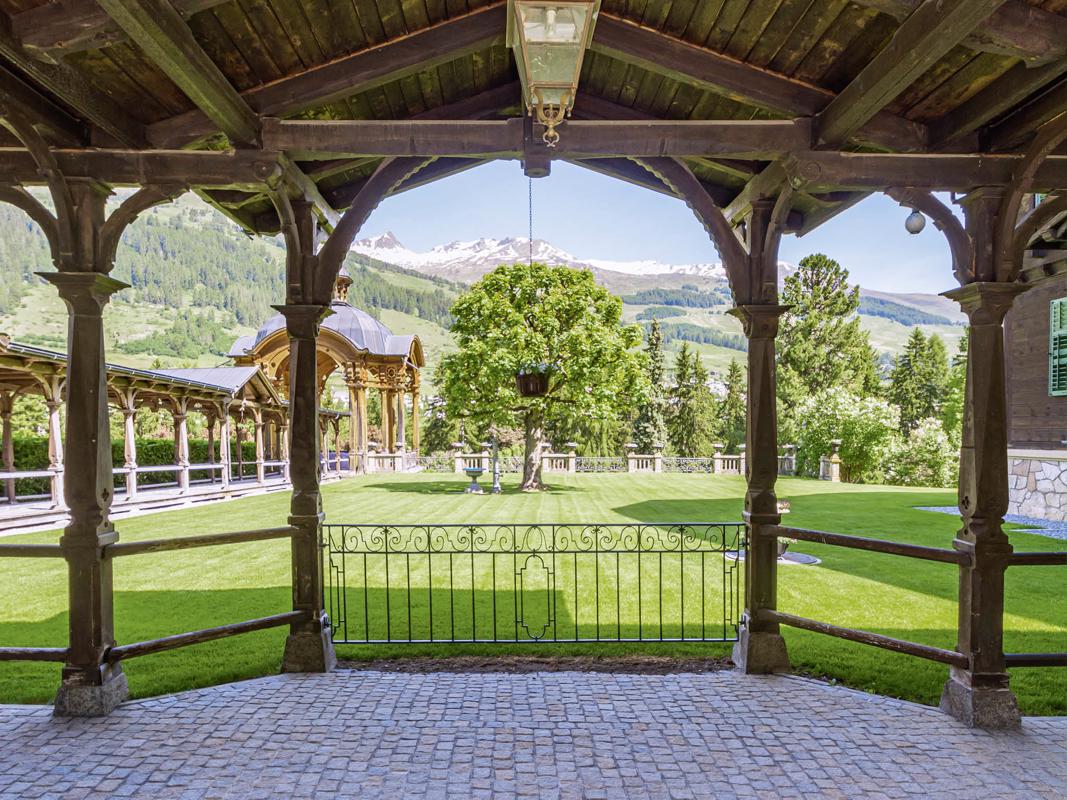 Elegant renovated villa from the Belle epoque surrounded by a large park luxury real estate