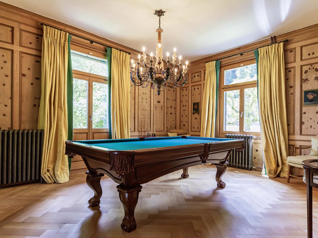 Elegant renovated villa from the Belle epoque surrounded by a large park luxury real estate