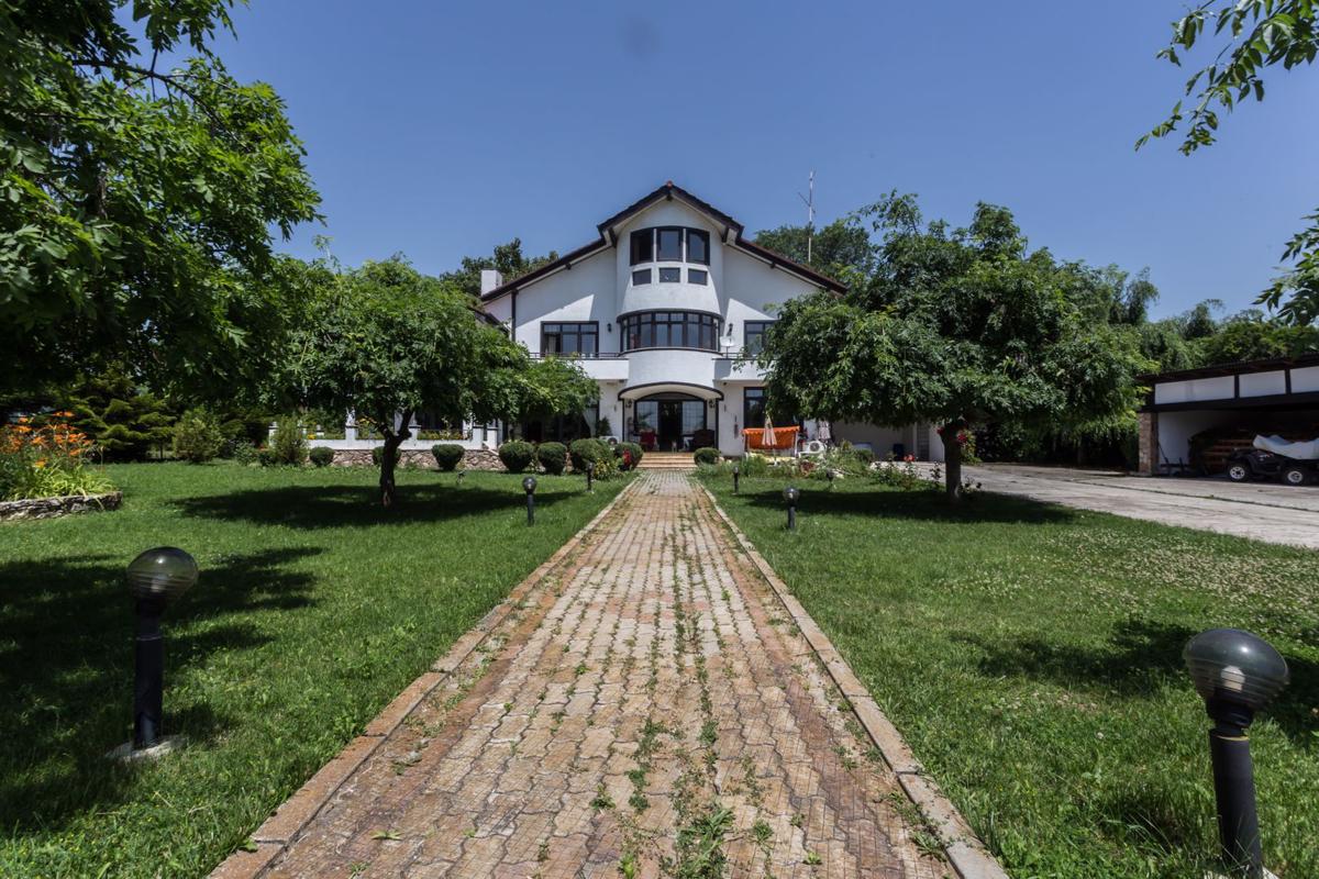 SNAGOV BUSINESS LOUNGE DOMAIN FOR SALE OF 12000SM,WIDE OPENING TO SNAGOV LAKE