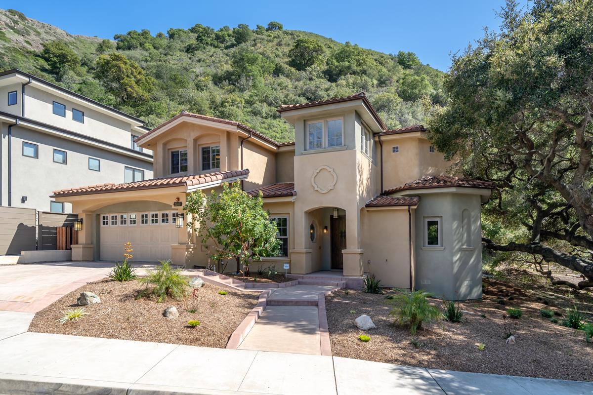 ENCHANGING SPANISH STYLE HOME