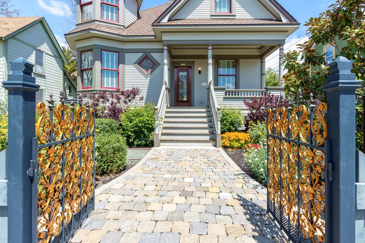 STUNNING VICTORIAN HOME