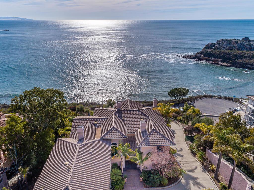 EXCLUSIVE OCEANFRONT ESTATE