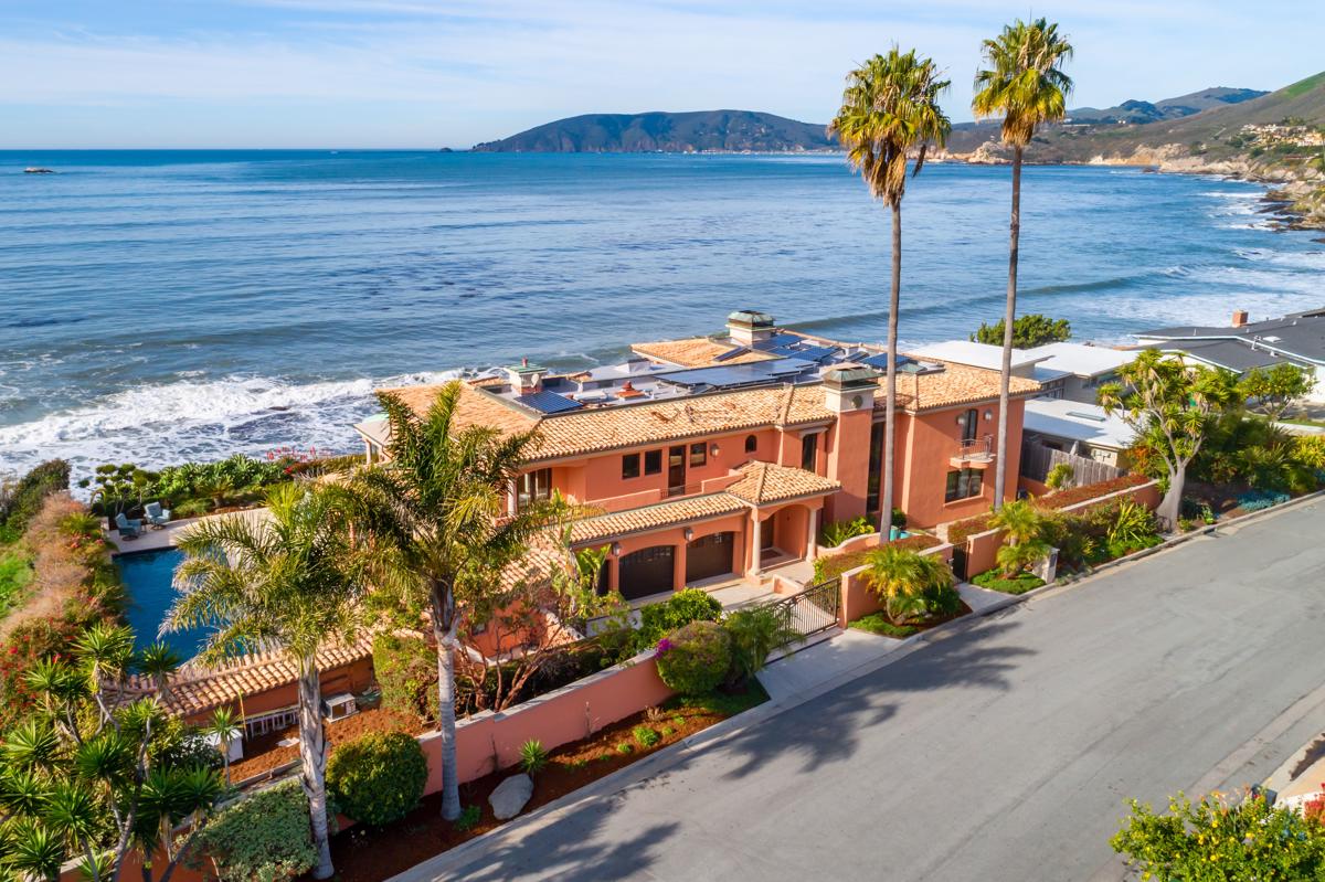 REMARKABLE OCEANFRONT ESTATE