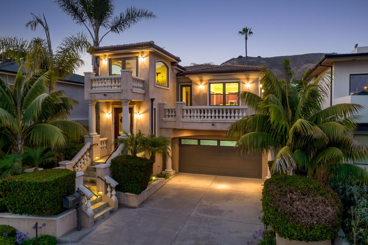 CUSTOM HOME WITH INCREDIBLE BEACH VIEWS