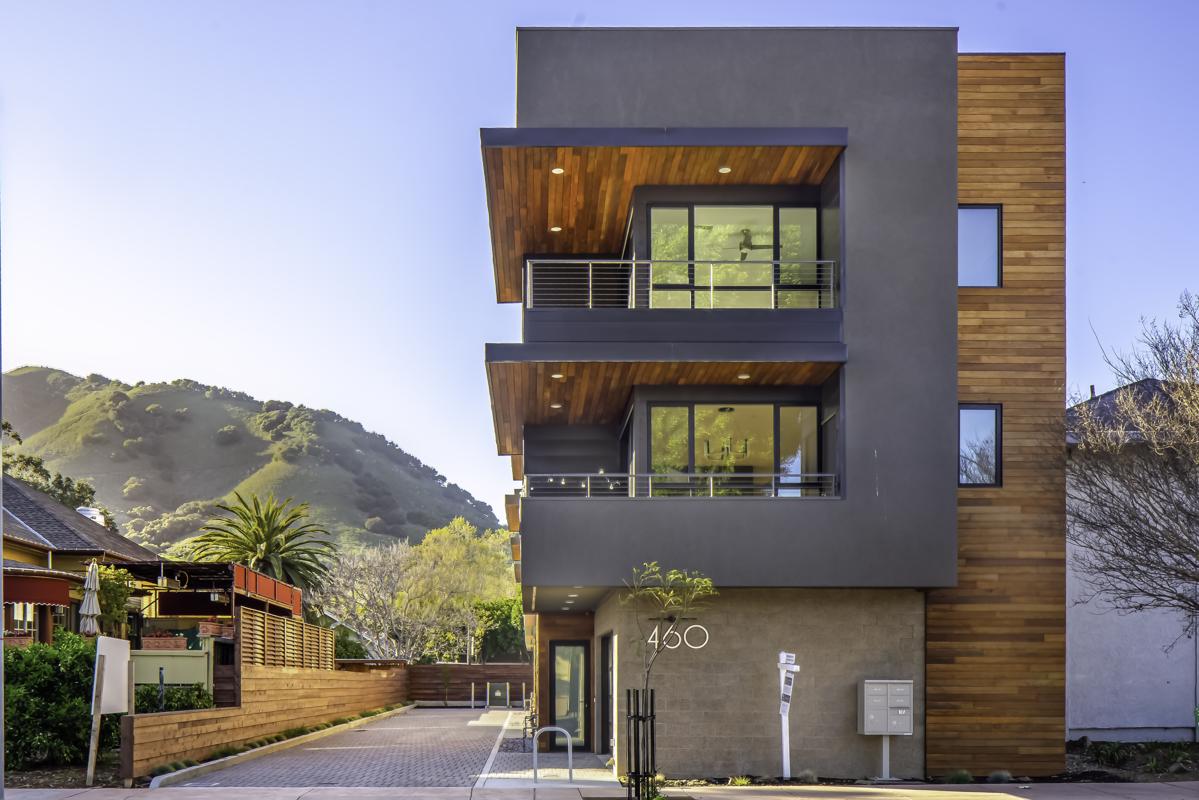 STUNNING NEW LUXURY HOME