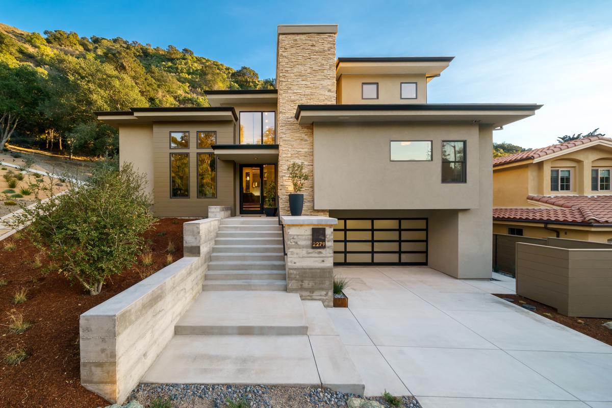 BRAND NEW CUSTOM BUILT HOME