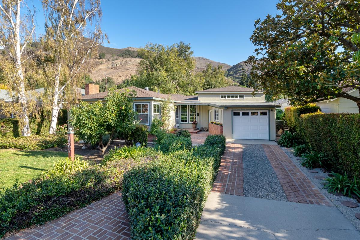 BEAUTIFUL HOME IN DESIRABLE NEIGHBORHOOD