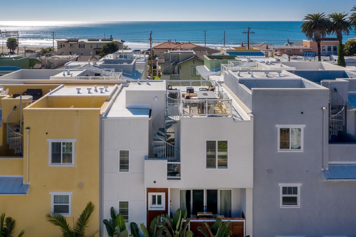 COASTAL LIVING AT ITS FINEST!