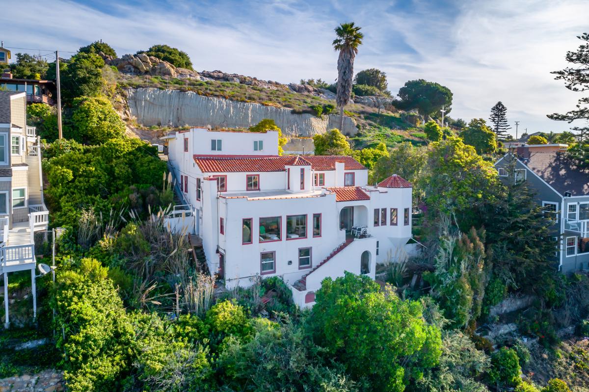 PISMO HEIGHTS HOME WITH PANORAMIC OCEAN VIEWS