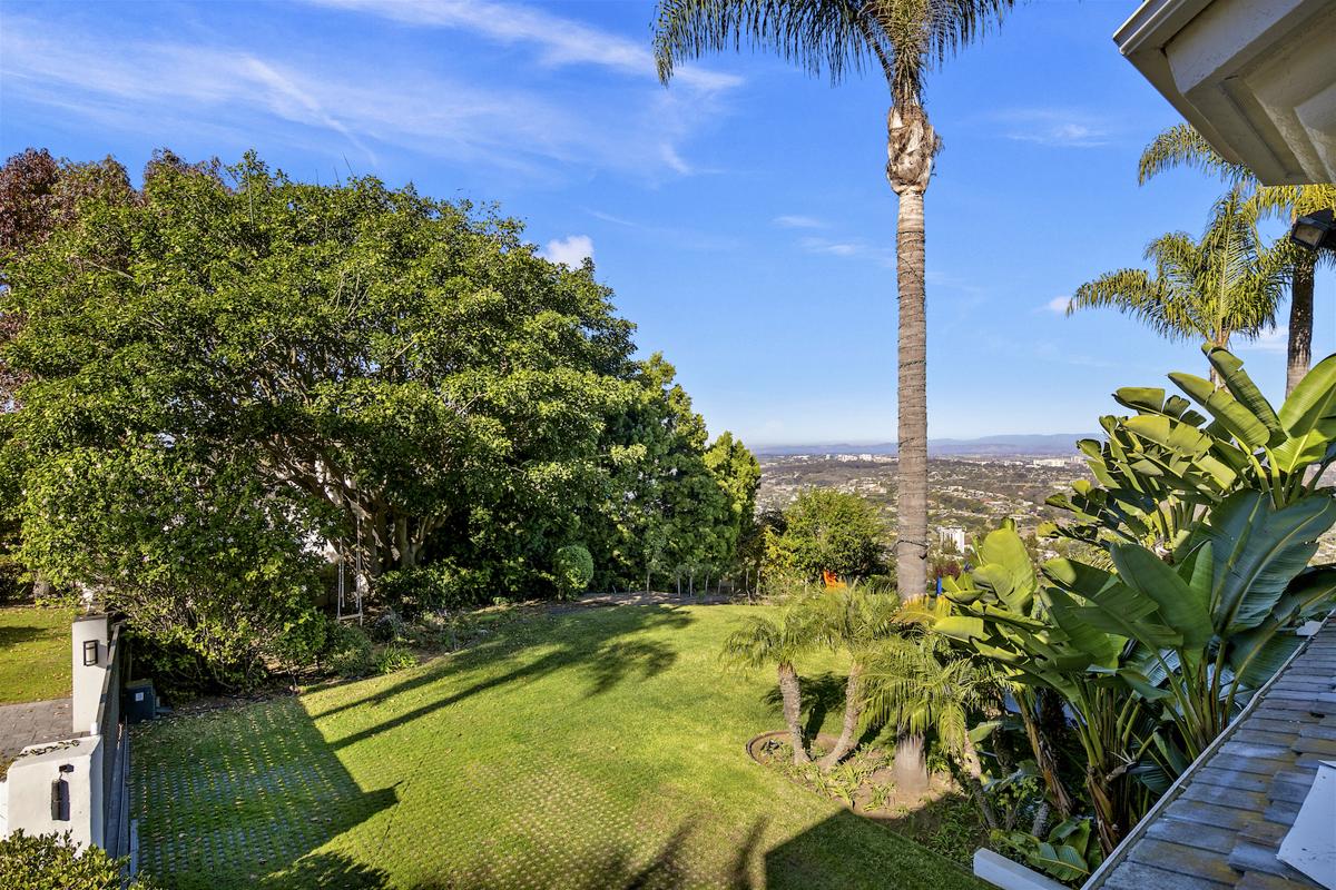 PRIVATE LA JOLLA HILLTOP ESTATE WITH PANORAMIC OCEAN VIEWS California