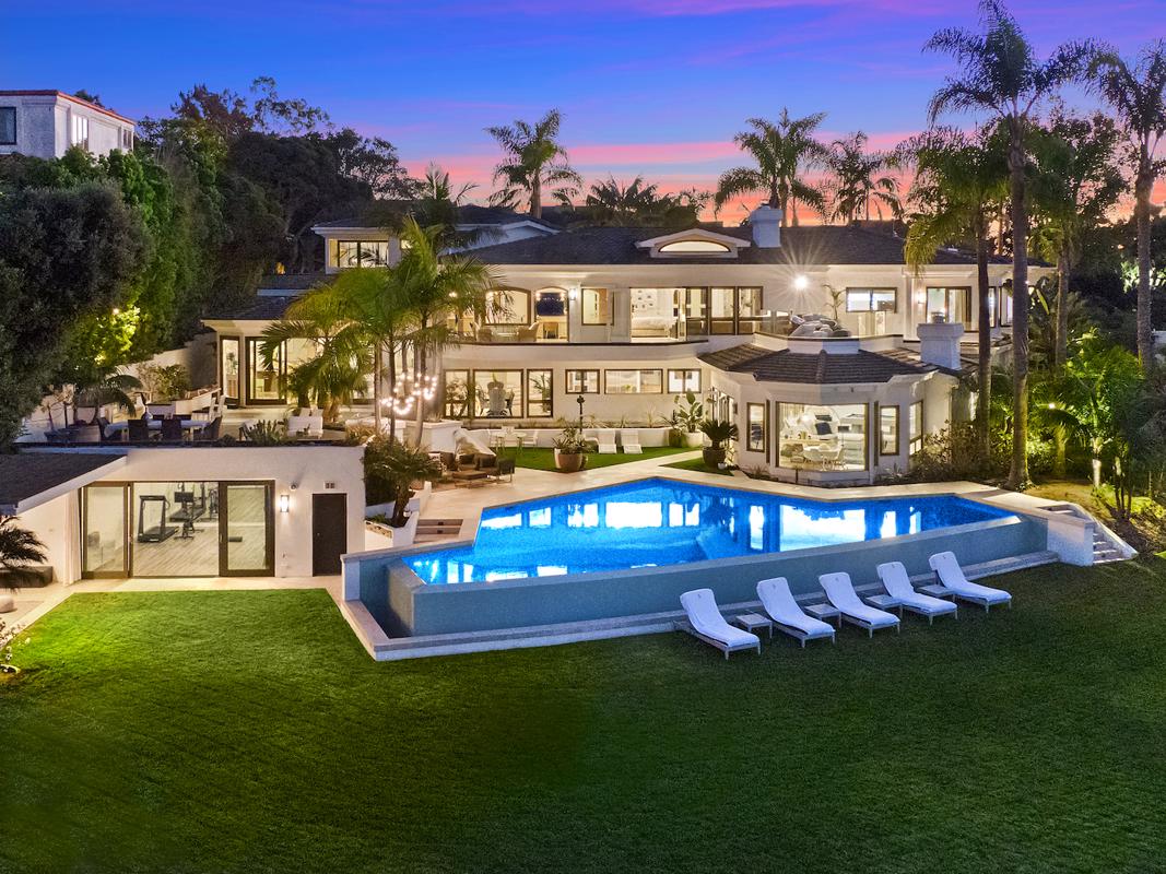 PRIVATE HILLTOP ESTATE WITH PANORAMIC OCEAN VIEWS