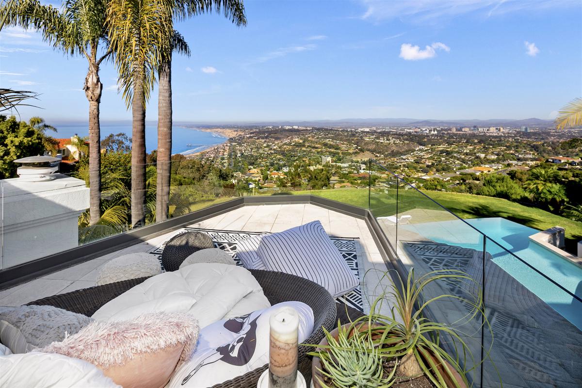 PRIVATE HILLTOP ESTATE WITH PANORAMIC OCEAN VIEWS California Luxury