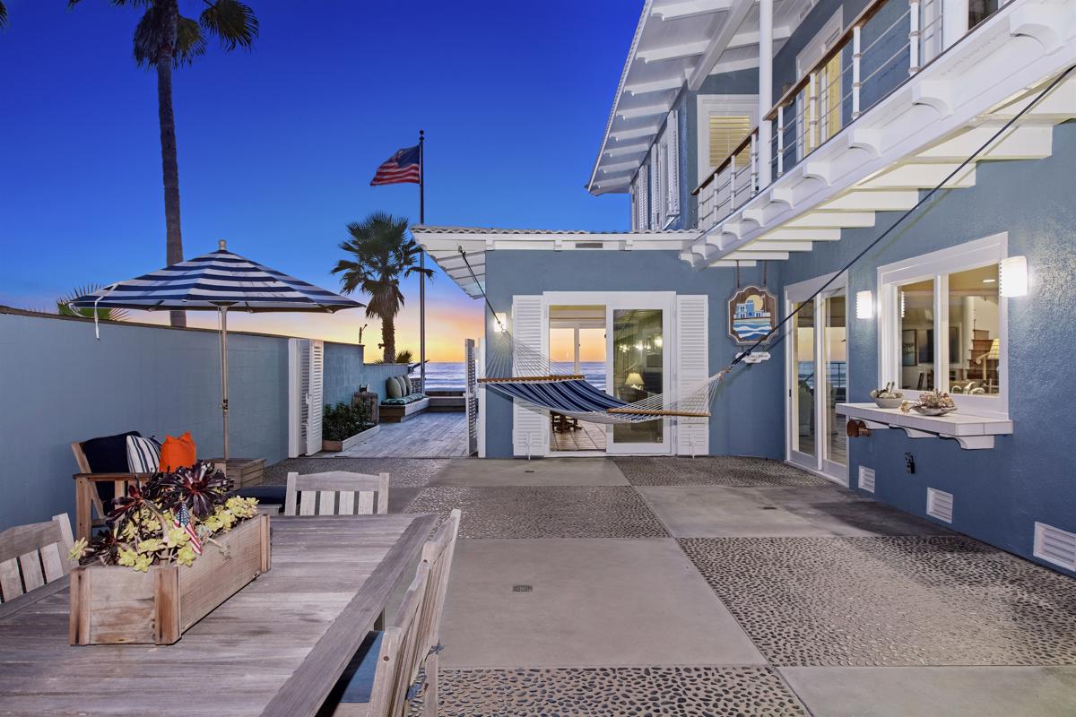 AN IDYLLIC BEACH HAVEN IN DEL MAR California Luxury Homes Mansions