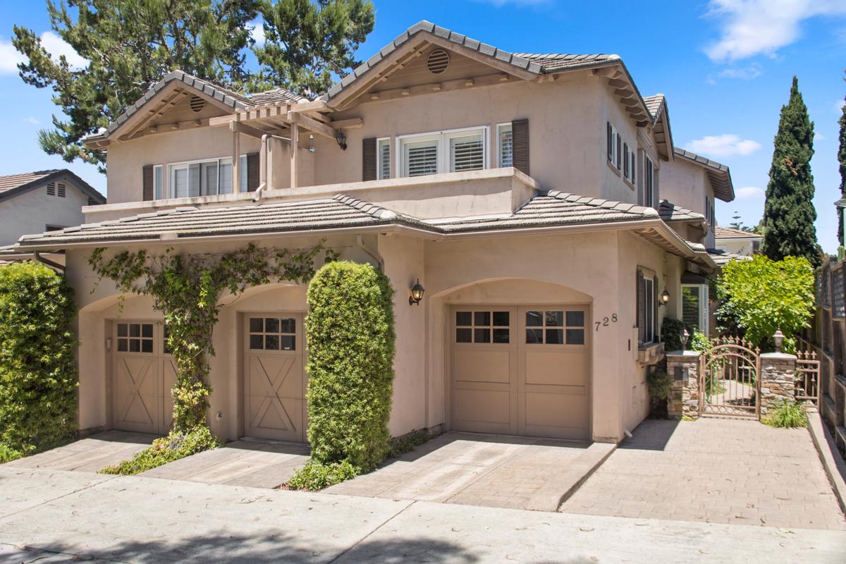 ENGLISH COUNTRY TOWNHOME IN THE VILLAGE