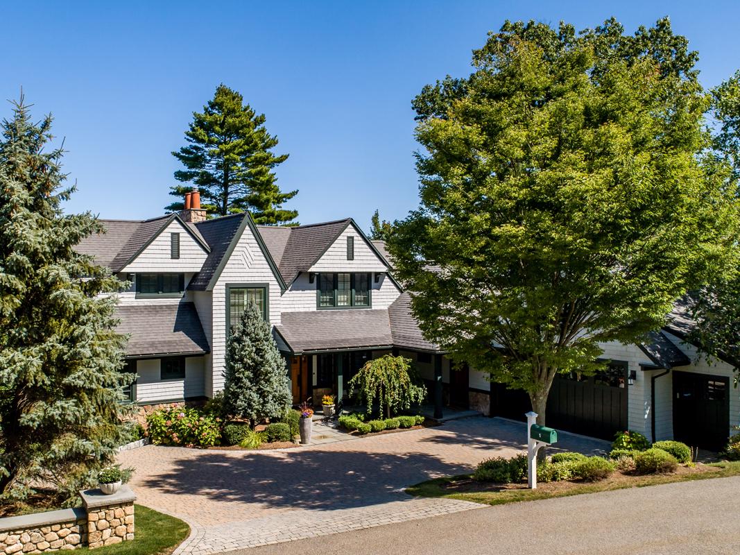 STUNNING TURNER HILL RESIDENCE