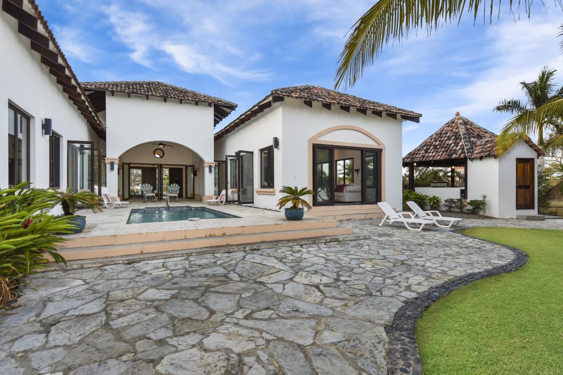 ELEGANT AND PRIVATE BEACHFRONT PANAMA ESTATE Panama Luxury Homes