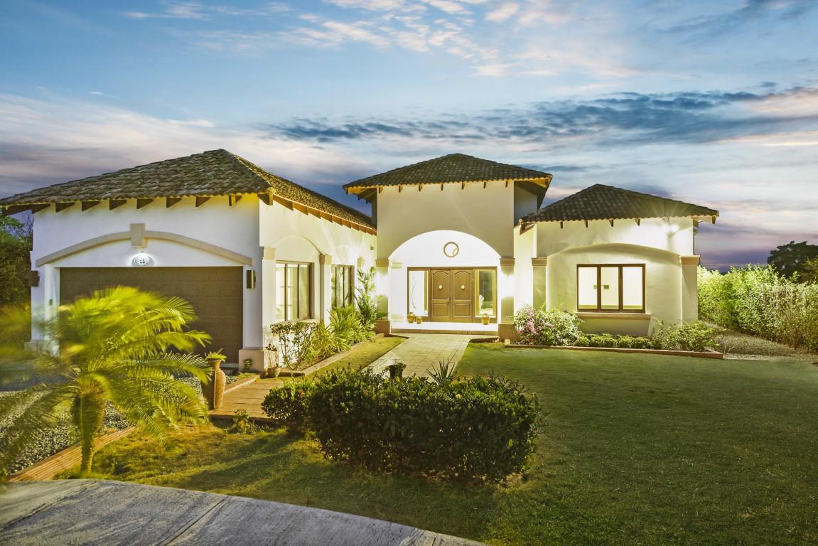 ELEGANT AND PRIVATE BEACHFRONT PANAMA ESTATE Panama Luxury Homes