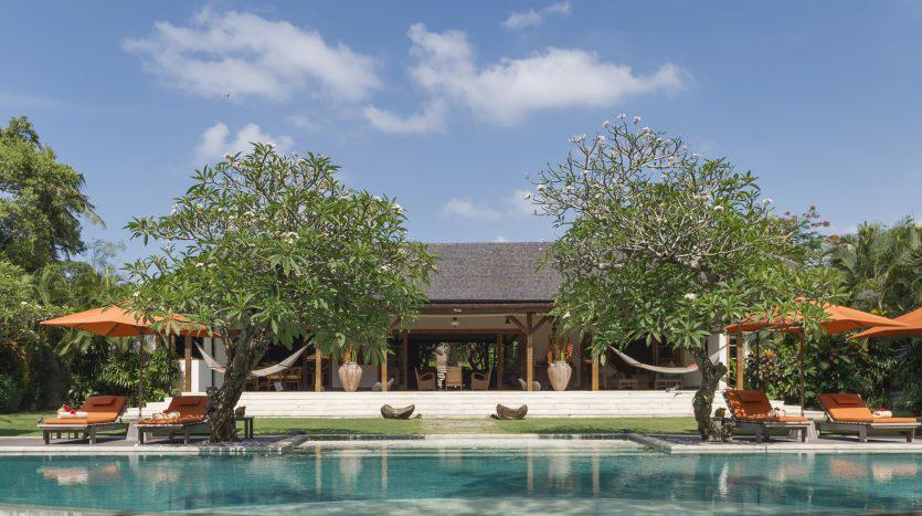 ANTIQUE VILLA CLOSE TO THE BEACH