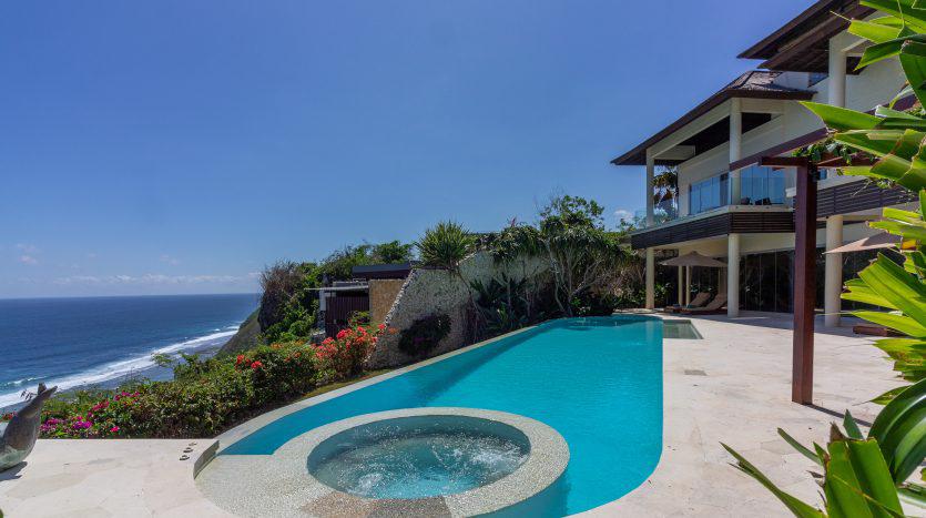 SOUTH BALI LUXURY VILLA WITH CLIFF FRONT VIEWS