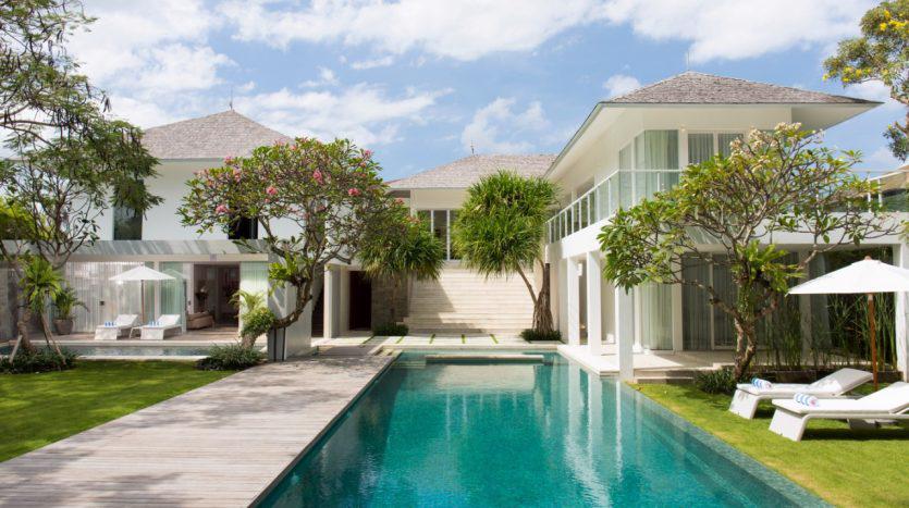 FREEHOLD LUXURY VILLA – A STONE THROW FROM THE BEACH