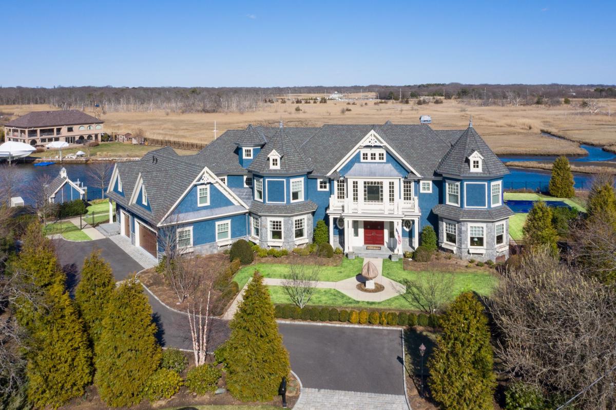 WATERFRONT VICTORIAN HOME