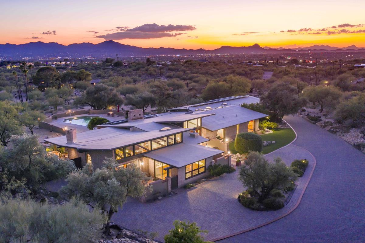 17 ACRE FOOTHILLS RANCH ESTATE | Arizona Luxury Homes | Mansions For Sale |  Luxury Portfolio