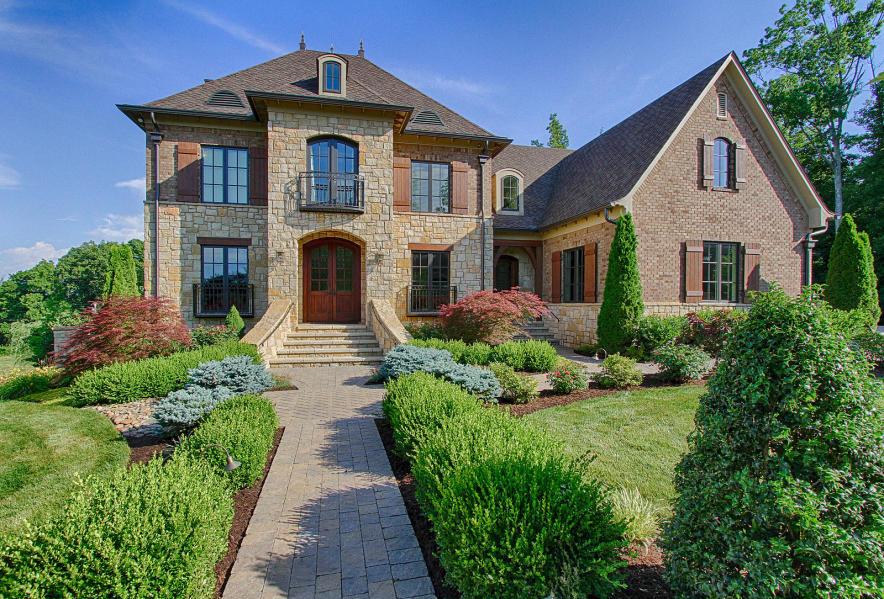 STONE & BRICK ESTATE IN ONE OF FARRAGUT'S MOST PRESTIGIOUS