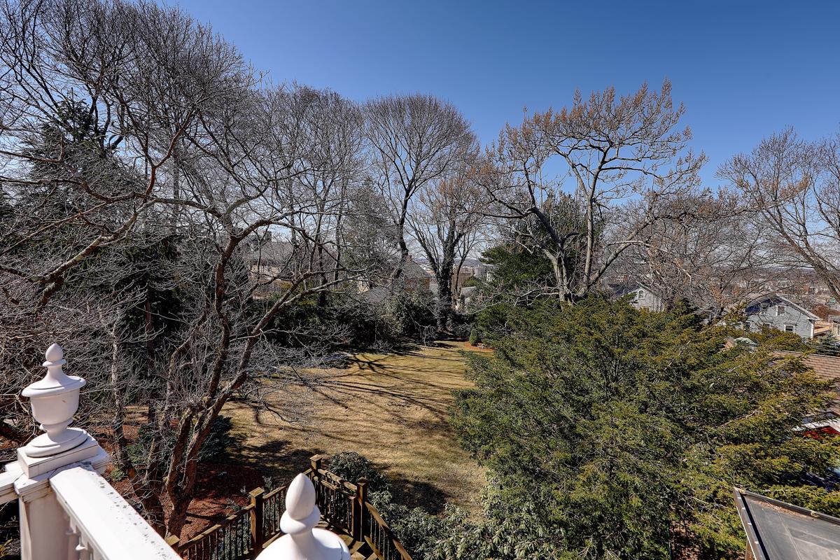 Luxury homes in 托马斯·L。哈尔西屋