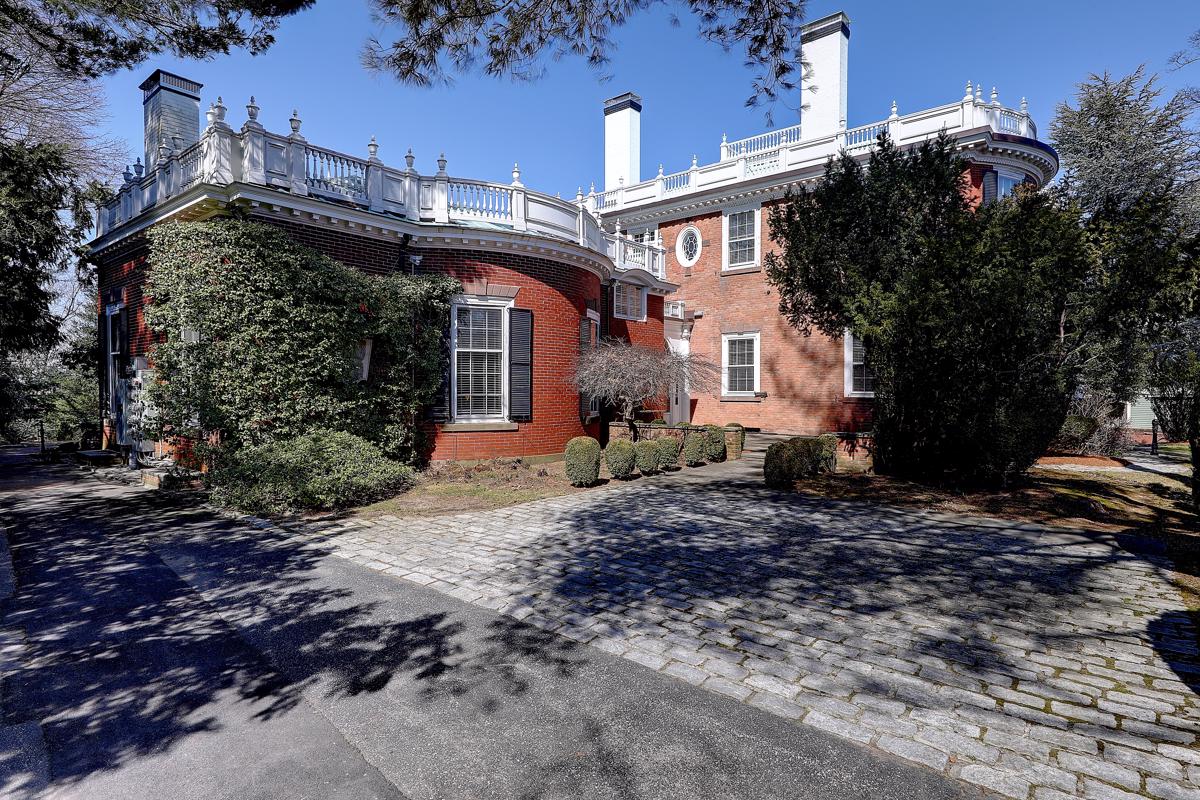 Luxury homes in 托马斯·L。哈尔西屋