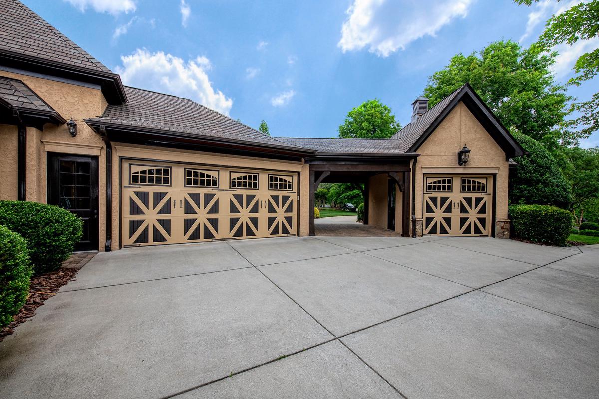 STUNNING HOME IN GATED COMMUNITY North Carolina Luxury Homes