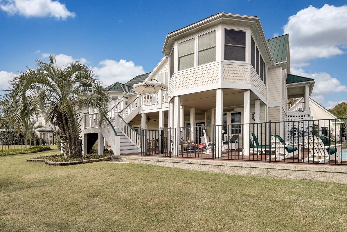 CAPTIVATING WATERFRONT ESTATE North Carolina Luxury Homes Mansions