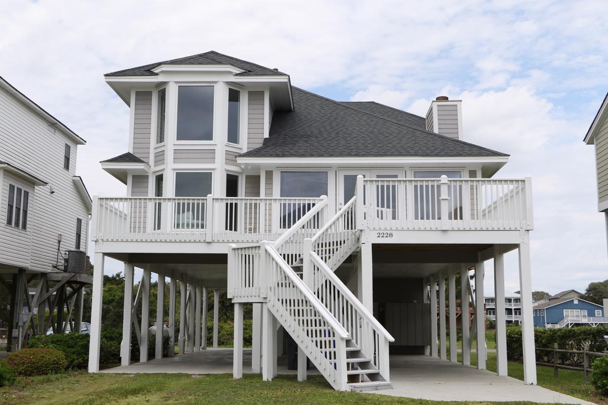 SPACIOUS 2ND ROW BEACH HOME North Carolina Luxury Homes Mansions